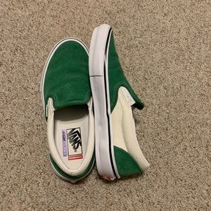 green and white slip on vans
only worn about two times
size 7 in mens, 8.5 in w